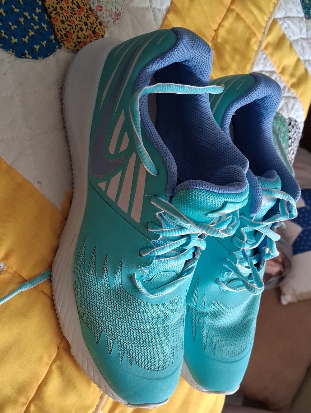 Nike Women's Teal and Light Blue Athletic Running Shoes